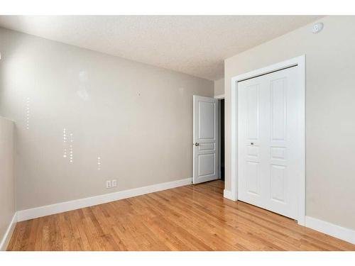 4516 30 Avenue Sw, Calgary, AB - Indoor Photo Showing Other Room