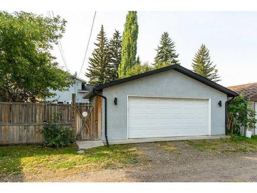 4516 30 Avenue Sw, Calgary, AB - Outdoor