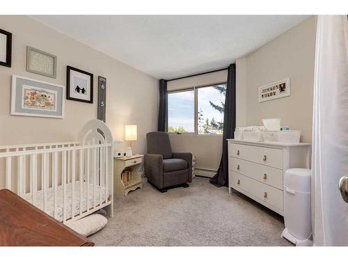 4-226 Village Terrace Sw, Calgary, AB - Indoor Photo Showing Bedroom