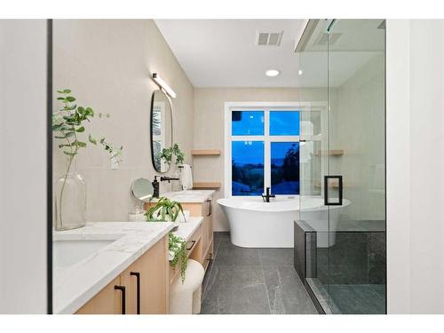 1516 23 Street Nw, Calgary, AB - Indoor Photo Showing Bathroom