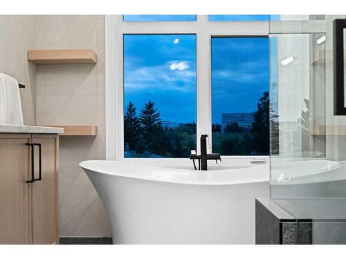 1516 23 Street Nw, Calgary, AB - Indoor Photo Showing Bathroom