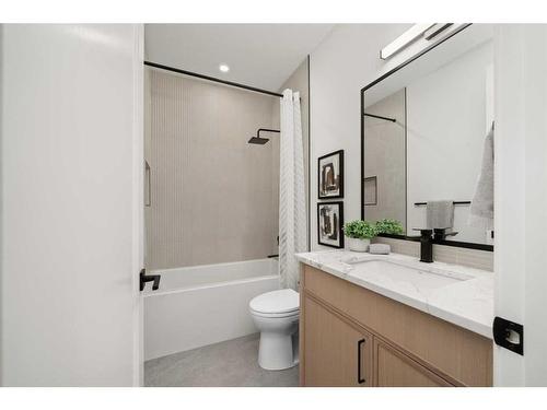 1516 23 Street Nw, Calgary, AB - Indoor Photo Showing Bathroom