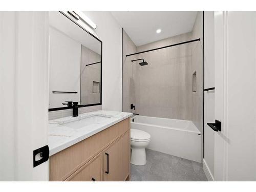 1516 23 Street Nw, Calgary, AB - Indoor Photo Showing Bathroom