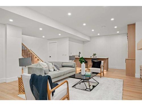 1516 23 Street Nw, Calgary, AB - Indoor Photo Showing Living Room