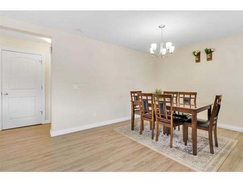 5252-48 Street Close, Innisfail, AB - Indoor Photo Showing Dining Room