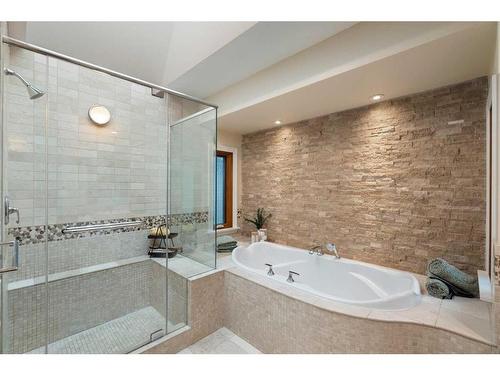 628 8 Avenue Ne, Calgary, AB - Indoor Photo Showing Bathroom