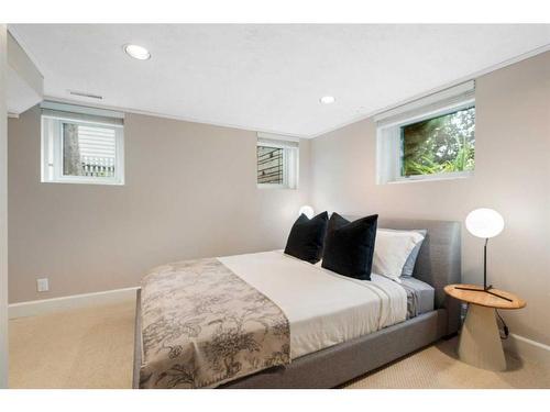 628 8 Avenue Ne, Calgary, AB - Indoor Photo Showing Bedroom