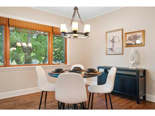 628 8 Avenue Ne, Calgary, AB - Indoor Photo Showing Dining Room