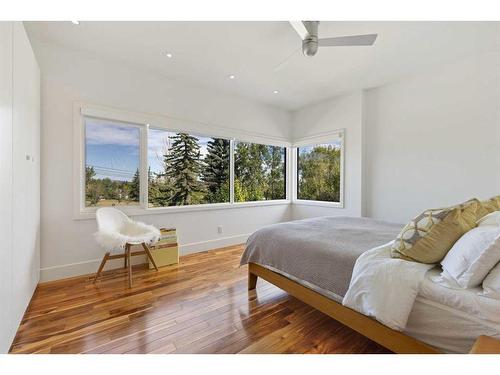 1924 25 Avenue Sw, Calgary, AB - Indoor Photo Showing Bedroom