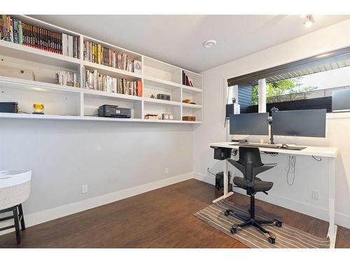 1924 25 Avenue Sw, Calgary, AB - Indoor Photo Showing Office