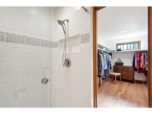 7035 Edgemont Drive Nw, Calgary, AB - Indoor Photo Showing Bathroom