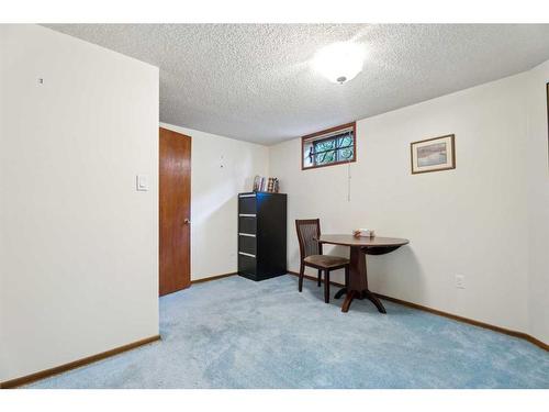 7035 Edgemont Drive Nw, Calgary, AB - Indoor Photo Showing Other Room