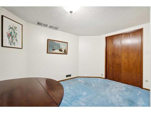 7035 Edgemont Drive Nw, Calgary, AB - Indoor Photo Showing Other Room