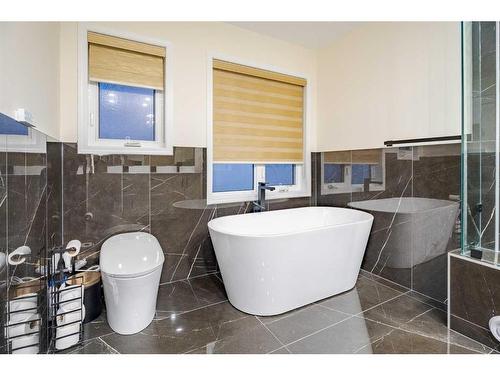 254 Discovery Ridge Way Sw, Calgary, AB - Indoor Photo Showing Bathroom