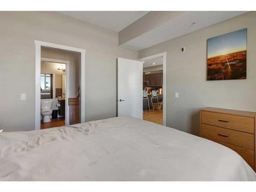 413-214 Sherwood Square Nw, Calgary, AB - Indoor Photo Showing Bedroom