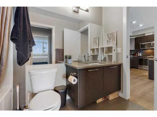 413-214 Sherwood Square Nw, Calgary, AB - Indoor Photo Showing Bathroom