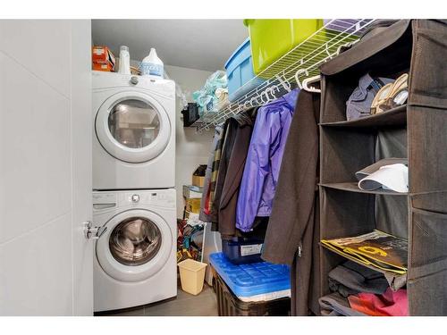 413-214 Sherwood Square Nw, Calgary, AB - Indoor Photo Showing Laundry Room