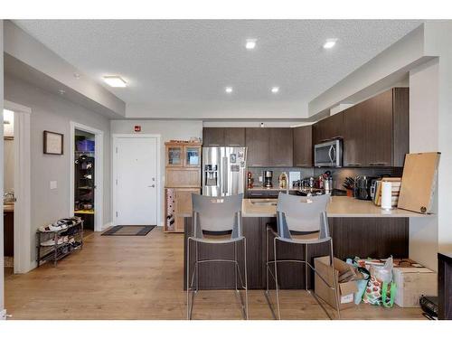 413-214 Sherwood Square Nw, Calgary, AB - Indoor Photo Showing Kitchen