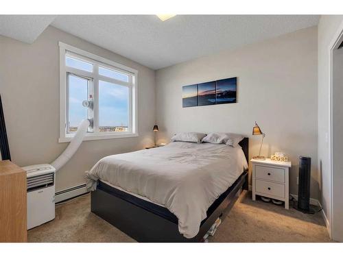 413-214 Sherwood Square Nw, Calgary, AB - Indoor Photo Showing Bedroom