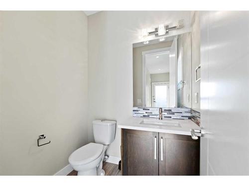 3326 42 Street Sw, Calgary, AB - Indoor Photo Showing Bathroom