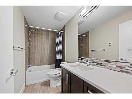 3326 42 Street Sw, Calgary, AB - Indoor Photo Showing Bathroom