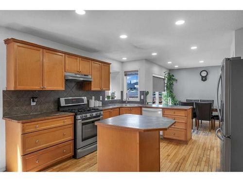 845 Luxstone Square Sw, Airdrie, AB - Indoor Photo Showing Kitchen