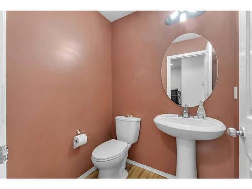 845 Luxstone Square Sw, Airdrie, AB - Indoor Photo Showing Bathroom