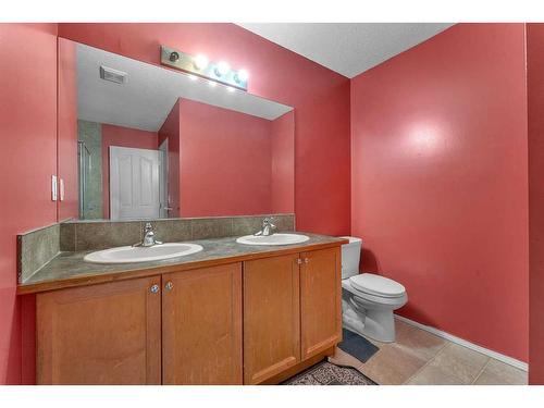 845 Luxstone Square Sw, Airdrie, AB - Indoor Photo Showing Bathroom