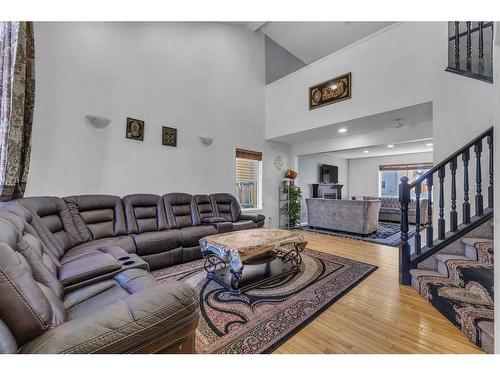 845 Luxstone Square Sw, Airdrie, AB - Indoor Photo Showing Living Room