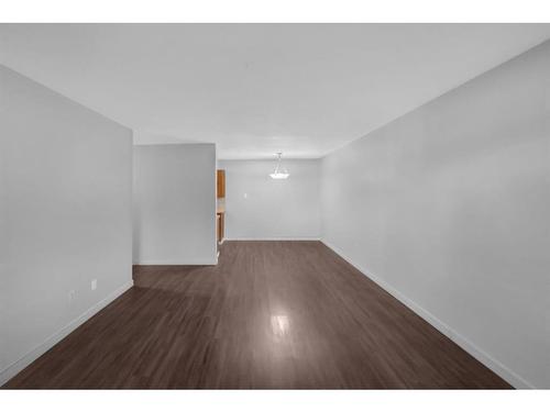 104-617 56 Avenue Sw, Calgary, AB - Indoor Photo Showing Other Room