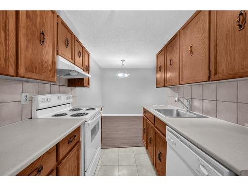 104-617 56 Avenue Sw, Calgary, AB - Indoor Photo Showing Kitchen