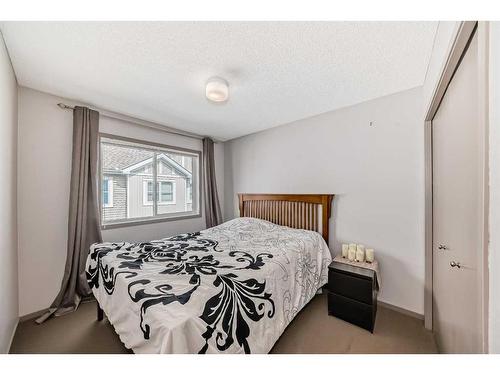 22-300 Evanscreek Court Nw, Calgary, AB - Indoor Photo Showing Bedroom