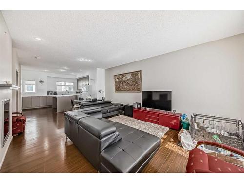 22-300 Evanscreek Court Nw, Calgary, AB - Indoor Photo Showing Living Room