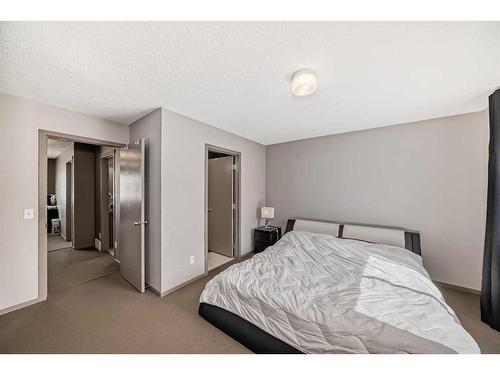 22-300 Evanscreek Court Nw, Calgary, AB - Indoor Photo Showing Bedroom