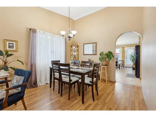 20 Shannon Hill Sw, Calgary, AB - Indoor Photo Showing Dining Room