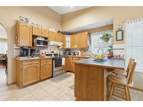 20 Shannon Hill Sw, Calgary, AB - Indoor Photo Showing Kitchen