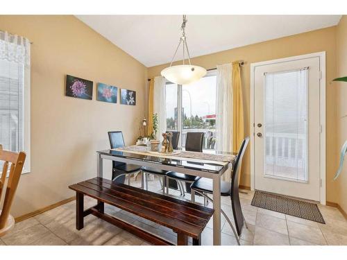 20 Shannon Hill Sw, Calgary, AB - Indoor Photo Showing Dining Room