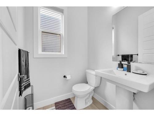 662 Creekmill Court Sw, Airdrie, AB - Indoor Photo Showing Bathroom