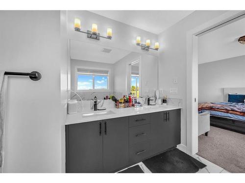 662 Creekmill Court Sw, Airdrie, AB - Indoor Photo Showing Bathroom