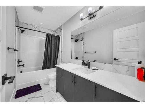 662 Creekmill Court Sw, Airdrie, AB - Indoor Photo Showing Bathroom