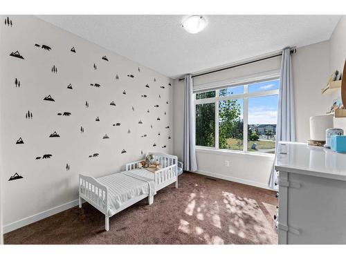 41 Copperpond Landing Se, Calgary, AB - Indoor Photo Showing Bedroom