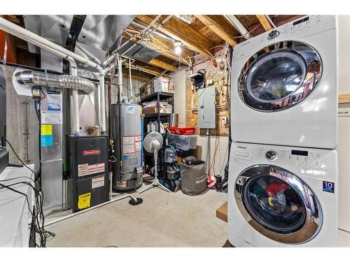 41 Copperpond Landing Se, Calgary, AB - Indoor Photo Showing Laundry Room