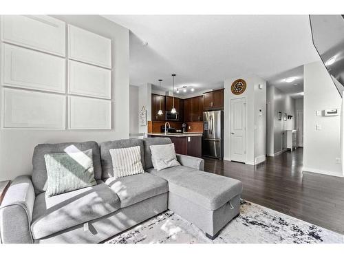 41 Copperpond Landing Se, Calgary, AB - Indoor Photo Showing Living Room