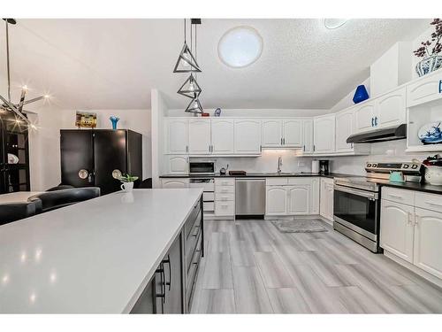 178 Oakbriar Close Sw, Calgary, AB - Indoor Photo Showing Kitchen With Stainless Steel Kitchen