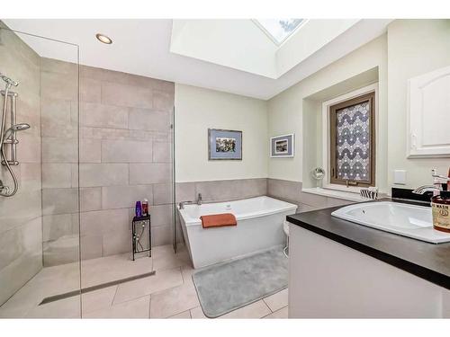 178 Oakbriar Close Sw, Calgary, AB - Indoor Photo Showing Bathroom