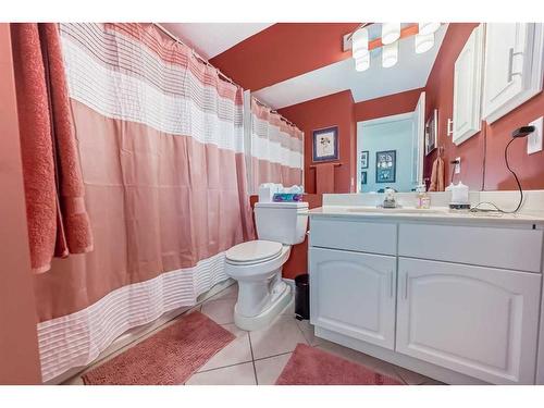 178 Oakbriar Close Sw, Calgary, AB - Indoor Photo Showing Bathroom