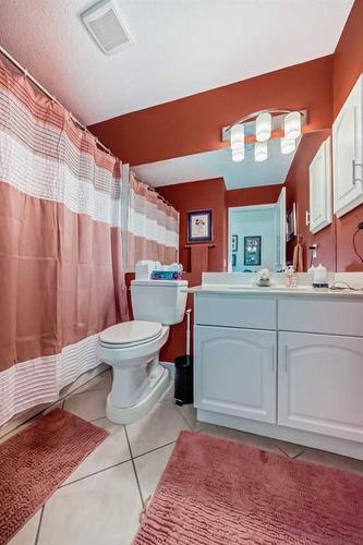 178 Oakbriar Close Sw, Calgary, AB - Indoor Photo Showing Bathroom