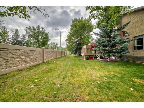 178 Oakbriar Close Sw, Calgary, AB - Outdoor