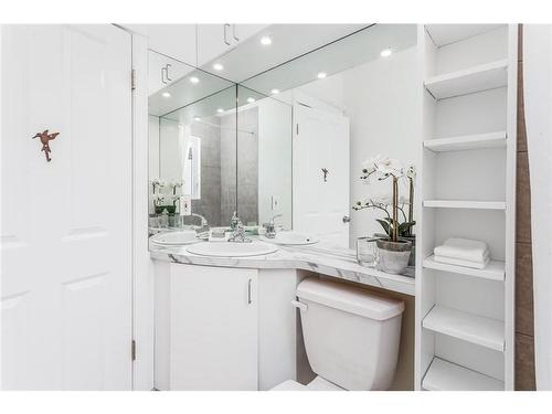 443 31 Avenue Nw, Calgary, AB - Indoor Photo Showing Bathroom