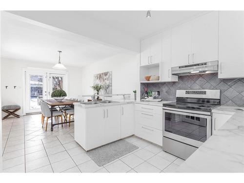 443 31 Avenue Nw, Calgary, AB - Indoor Photo Showing Kitchen